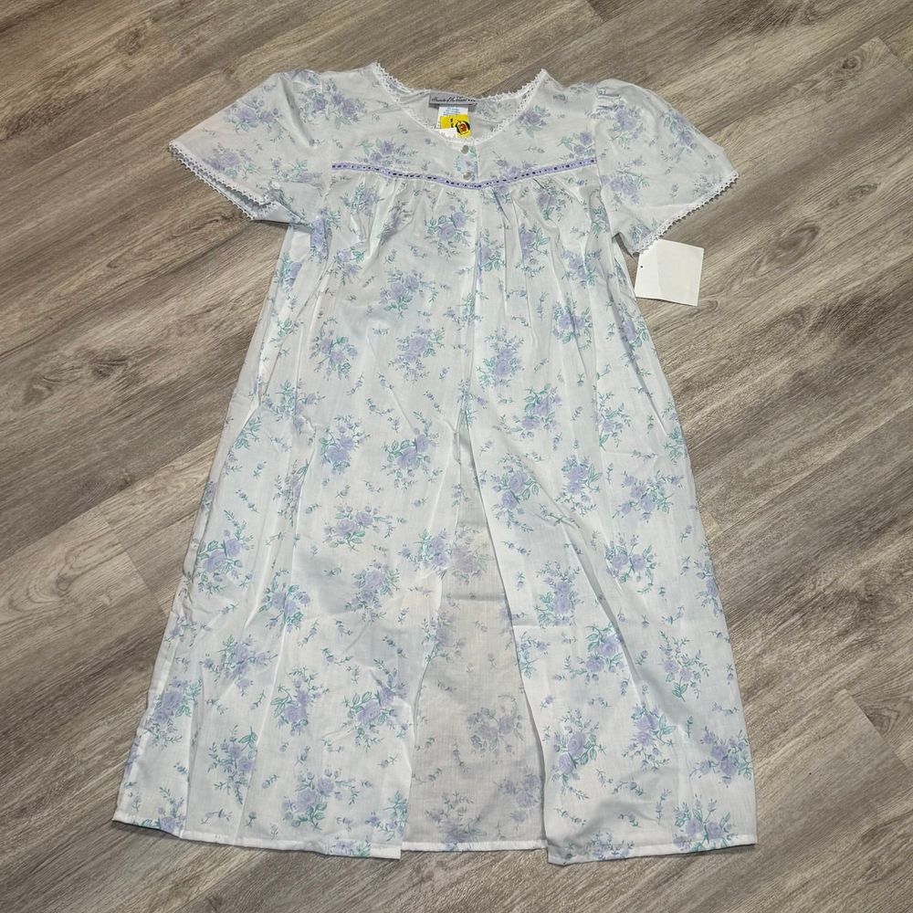 Vintage NWT nightgown size medium‎
